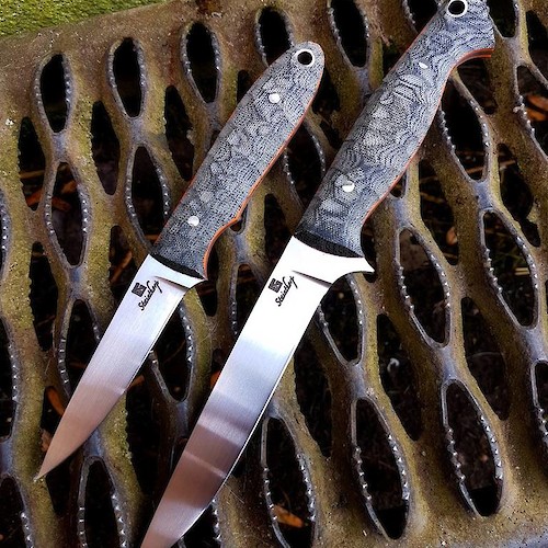 The best of both...A longer blade for the necessary reach on larger beasts and a smaller blade for detail work